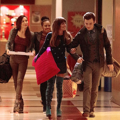 Santana, Mercedes, Rachel and Kurt in a deleted scene in 5×01