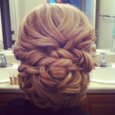 This style is stunning! Perfect for the wedding day!