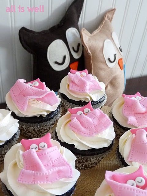 Cute owl party! Owl softies from felt. Cute owl cupcakes.