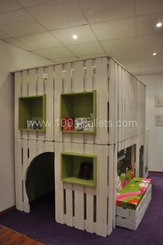 kid house from pallets9 531×800 DIY: Pallet kid house project in pallet bedroom