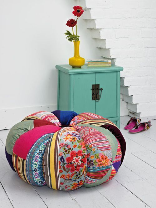 love this floor pillow…and its easy to make!