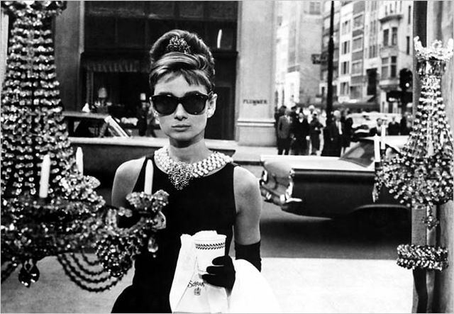 Breakfast at Tiffanys (1961) – A young New York socialite becomes interested in