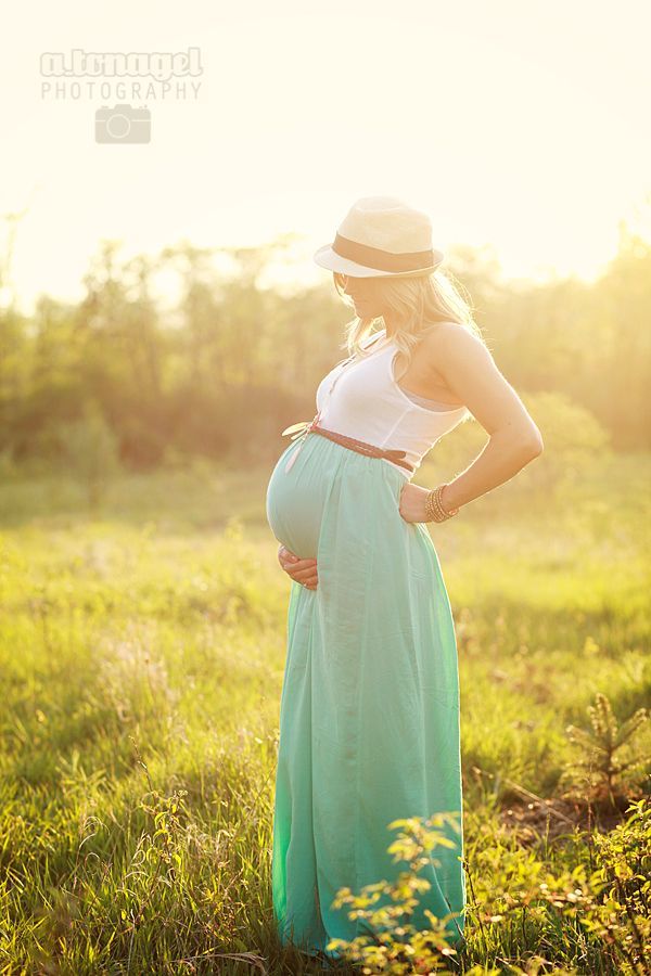 cute maternity- love the outfit… This picture brings a tear to my eye.. Its so