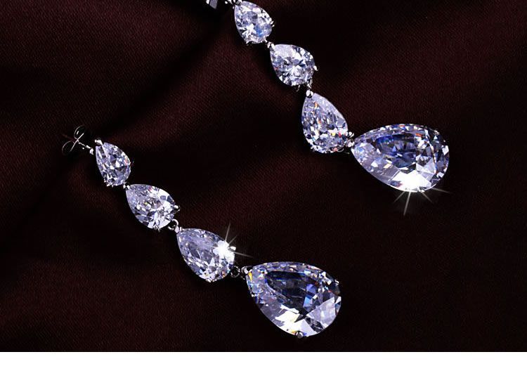 Shiny Rhinestone Drop Earrings$42.00 ,Style No.: LJE00008