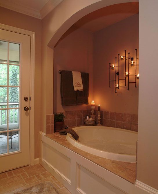 I like the idea of the enclosed tub… Looks warm & cozy.
