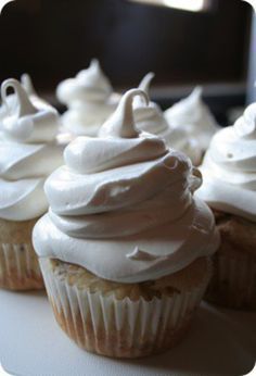 Marshmallow frosting  stands beautifully in soft fluffy peaks. Great on cupcakes
