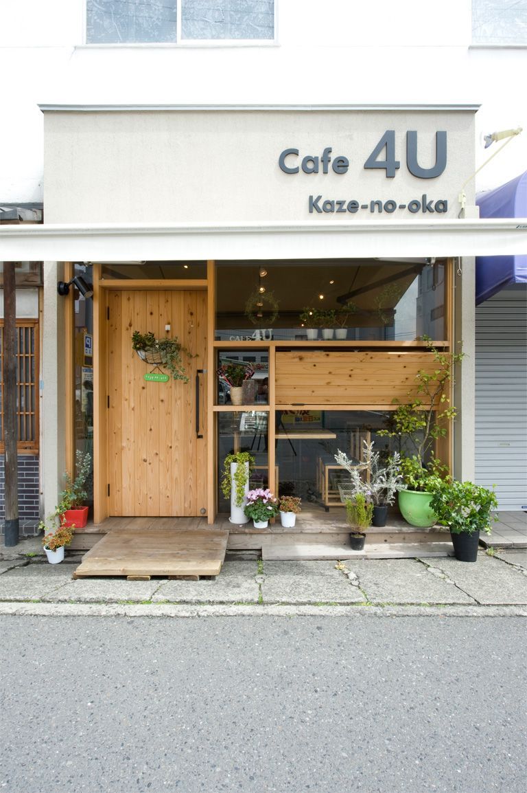 Cafe4U | Kamakura, Japan. Is that a fold-it table from the window wall!??