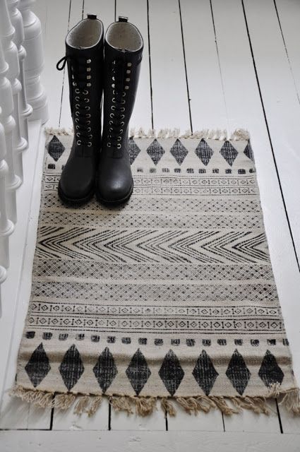 Geometric rug.  #Rugs #Floors