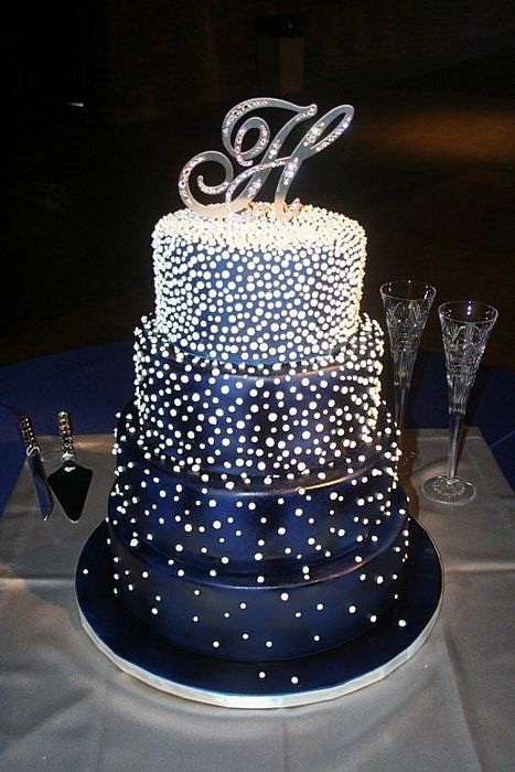 Navy Blue Wedding Cake of Wedding Party