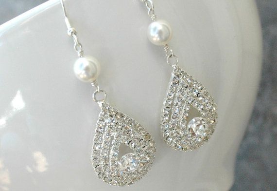 These would be the perfect accessary for a wedding dress! Diamonds and pearls–a