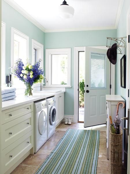 Gorgeous utility room. so fresh and so clean, clean!
