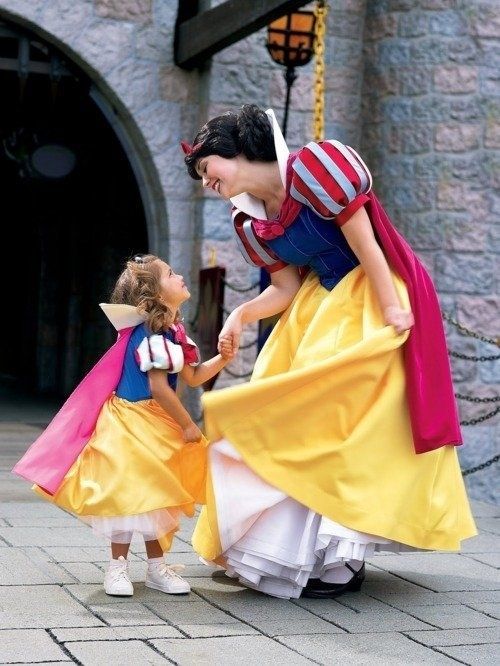 When Snow White hung out with this mini-Snow White. | 25 Times Disney Face Chara