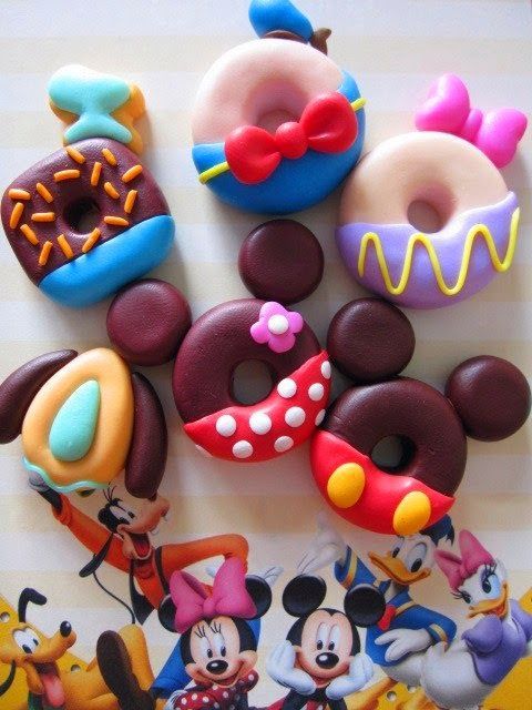 OMG! Mickey mouse donuts… Could totally make these with Entenmanns donuts and