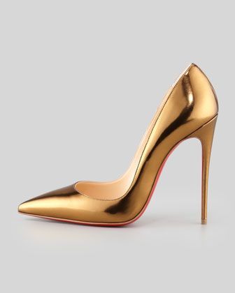 Essential Louboutin gold pumps goes