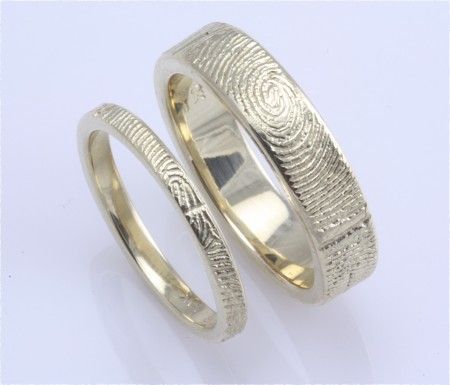 His and her wedding bands w