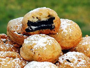 Fried Oreos.  Wow.  Could you ask for a more perfect but extremely calorie loaded desert ?  Mmm