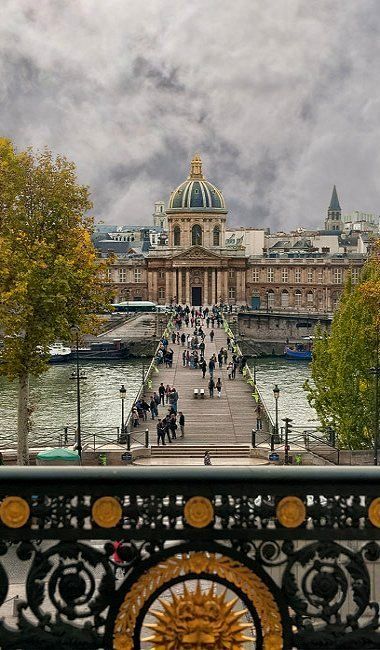 Le pont des arts.. Paris