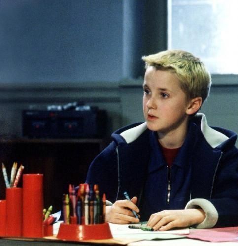 Aw. The entire HP cast were such ridiculously adorable kids! (Draco Malfoy is coloring. Your argument is
