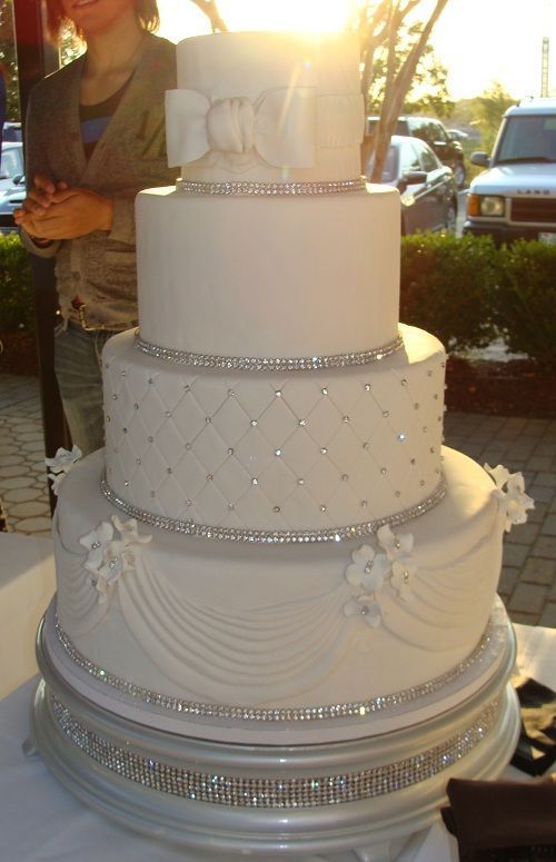 Love the cake minus the bow and fondant