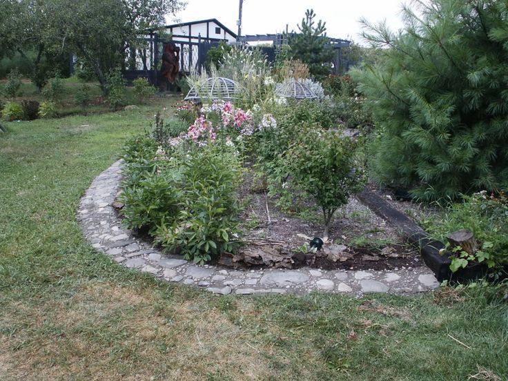Great Edging or mow strip - another idea for easier mowing around beds -   Mow-over flower bed edging Ideas Collection