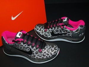 Nike Leopard Print 5.0.   M