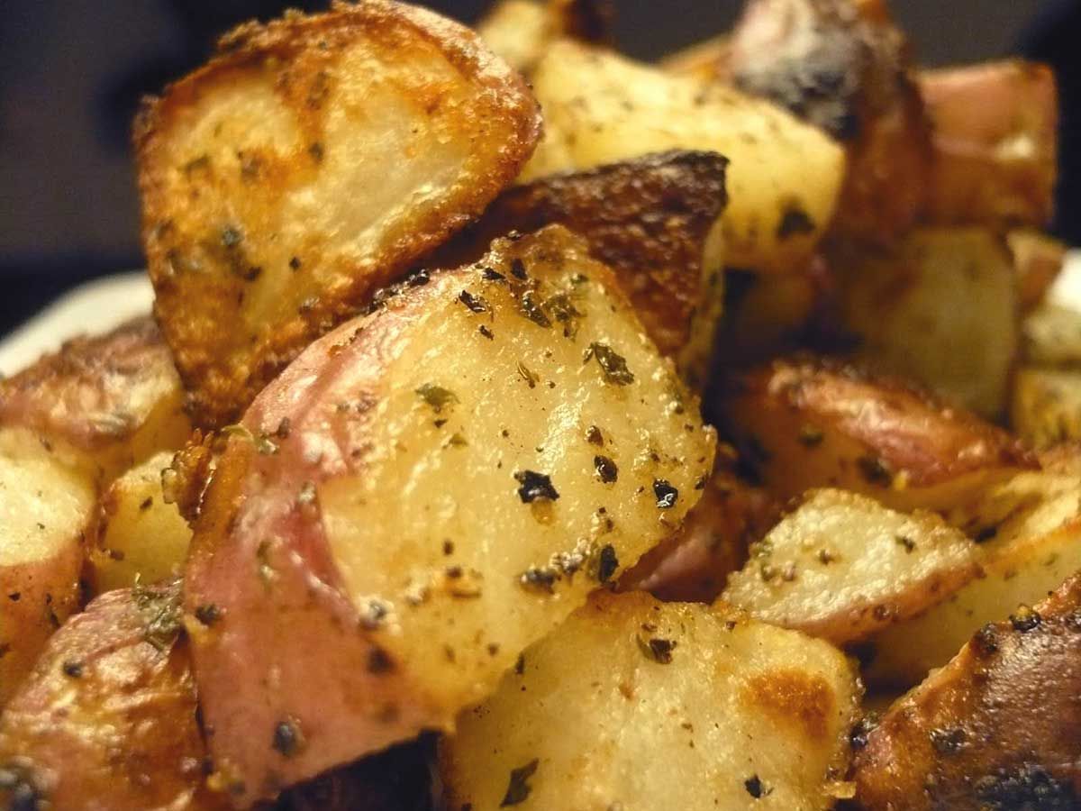 Recipe for Simple Roasted Red Potatoes at Lifes Ambrosia no garlic very good, covered for first half then open for