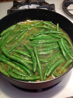 The Most Delicious Way to Cook Green Beans – side dish recipe with chicken broth, olive oil, garlic and