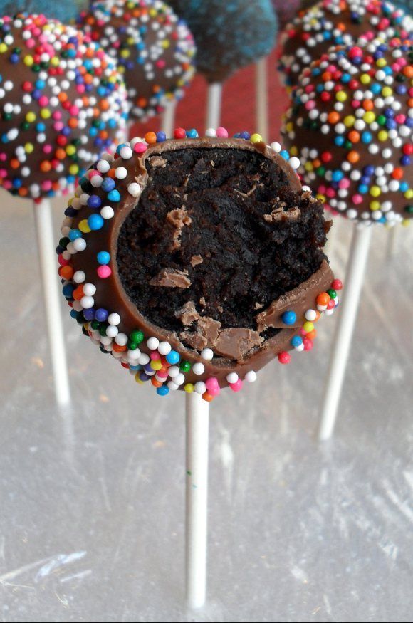 Chocolate Cake Pop Recipe and 2 methods for dipping