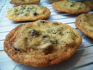 omfg, TATE’S cookies recipe is online. you know, those delicious crunchy cookies you eat until you barf?