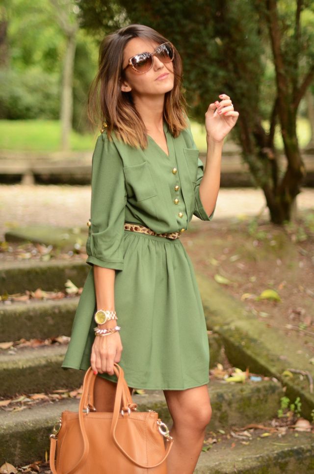This green dress and thin animal print belt topped off with a big face gold watch and assorted gold bangles is so super cute. Her