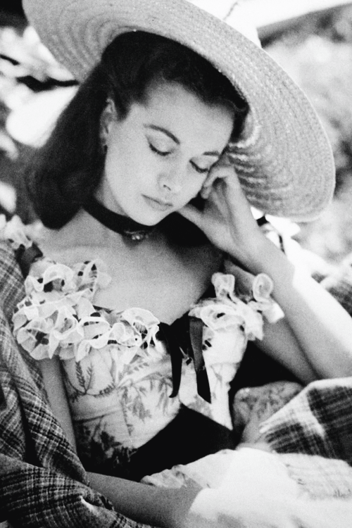 Vivien Leigh resting on the set of Gone With the Wind (1939) – Academy Awards, Best