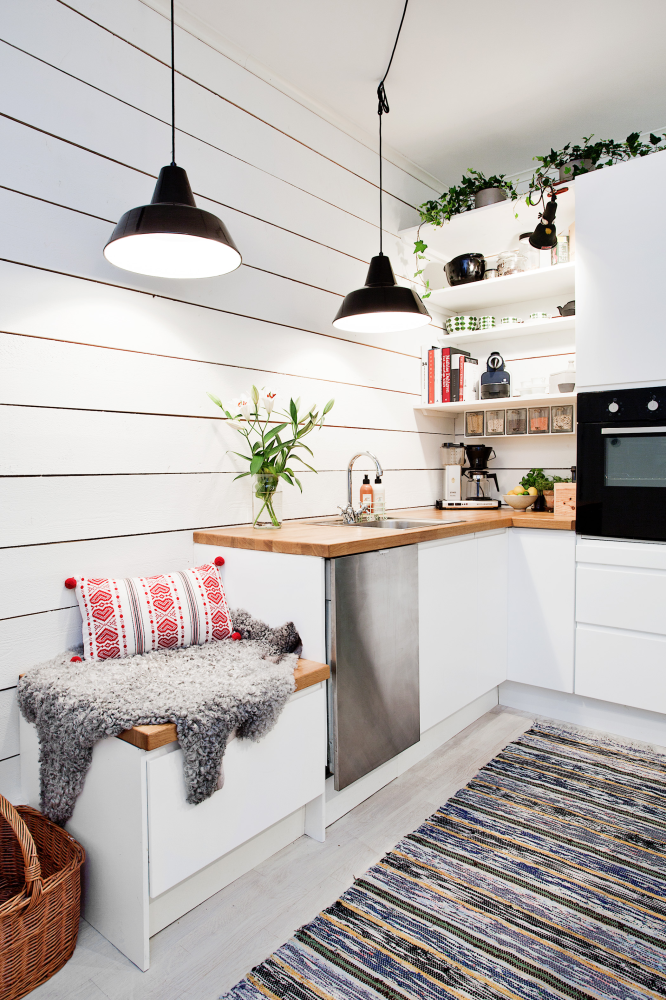Beautiful swedish home. look at this kitchen my gosh reminds me so much of home in sweden