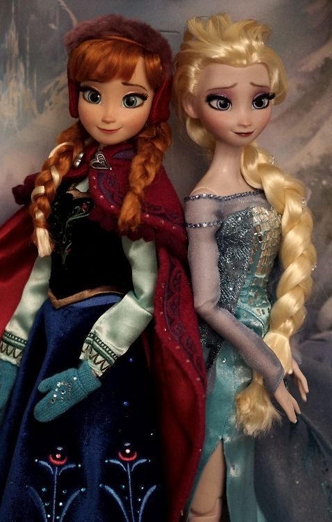 Disneystore Limited Edition Frozen OOAK dolls together in box. they have completely repainted faces, restyled hair. By Lulemee.
