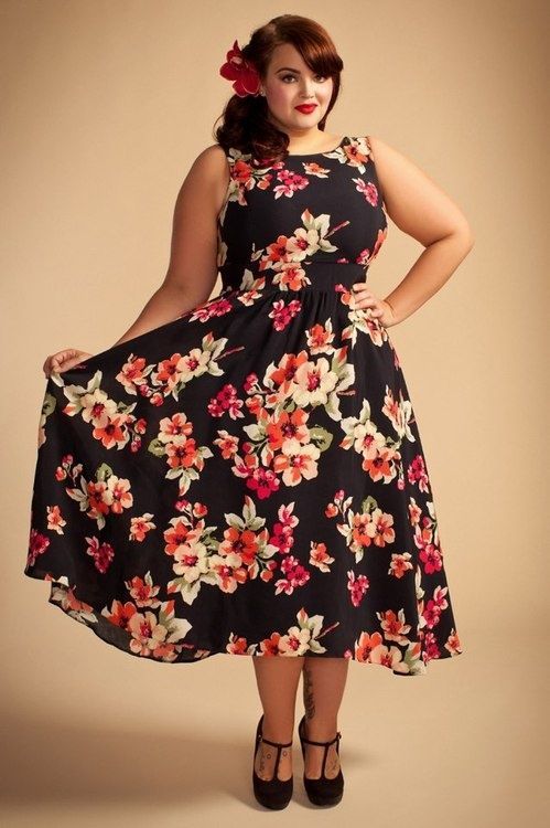 Plus Size Dress – oh I think Ineed o make this in the navy floral from Beauty Queen/Sis Boom fabric!