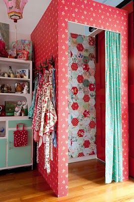If I had a crafty husband I would make him make this for our Daughters room. THEN she could have a dress up dressing room!!!!!