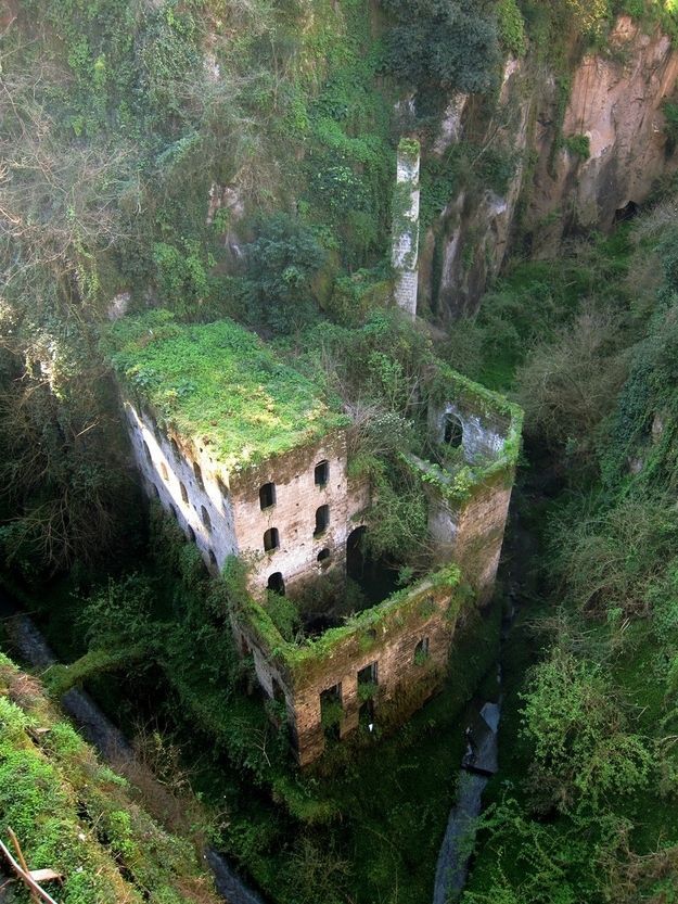 The 33 most beautiful abandoned places in the world. Making it my mission to go to all of these (except maybe the two in Antartica