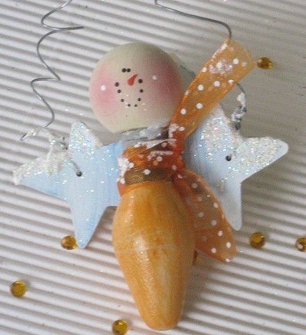 Cute and easy: angel ornament from christmas bulb