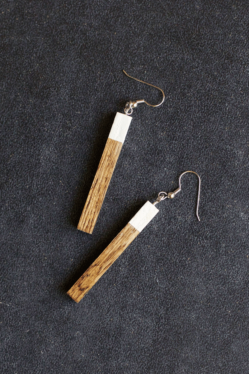 DIY wood earrings. This would be a great Christmas gift for girlfriends.