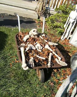 Easy and Cheap Halloween Decorating @Lisa Phillips-Barton Phillips-Barton Mcdonald heres a way to use that skeleton I gave you if
