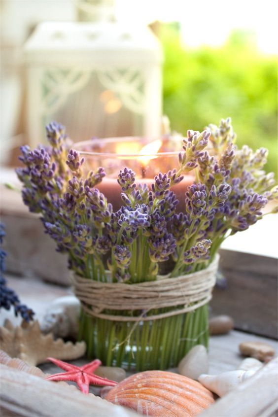 Frischer Lavendel eignet sich auch wunderbar als zusätzliche Deko