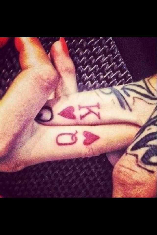 His&Her finger tattoos king and queen