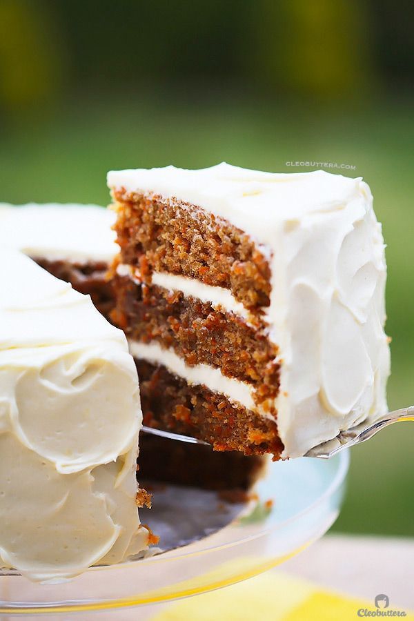 INCREDIBLE CARROT CARROT CAKE WITH CREAM CHEESE FROSTING {Simply classic, but probably the BEST recipe out there.  And that cream