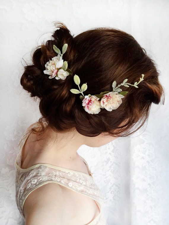 Its Spring time and I feel like i need some flowers in my hair.
