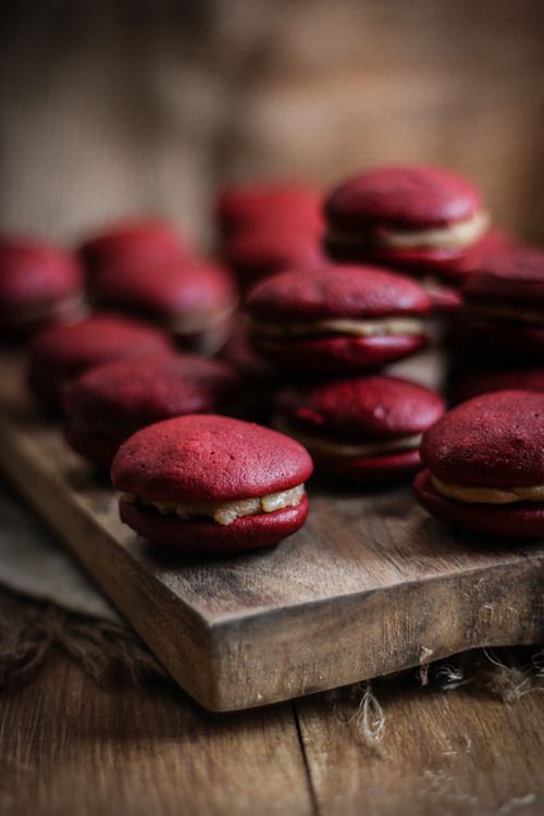 Macarons are a great delicacy to bring into your wedding. Incorporating your wedding color through your desserts is a good way to