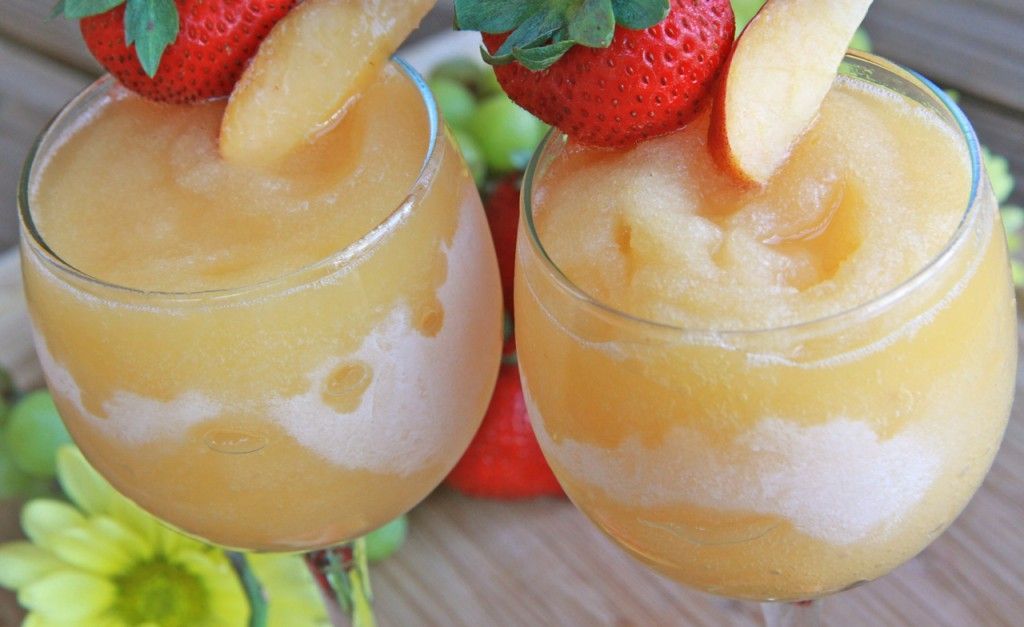 Peach Moscato Wine Slushies!! Just pop the homemade wine cubes in the blender!  | Divas Can Cook