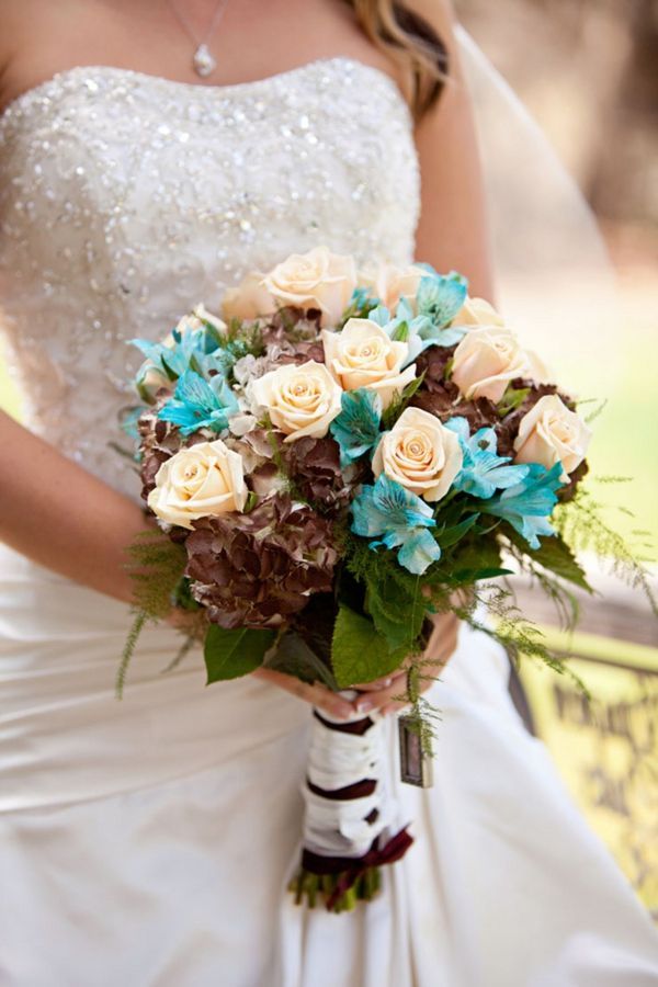 peachy cream roses, chocolate hydrangeas, turquoise alstroemeria, im not so sure about the chocolate hydrangeas but i like the