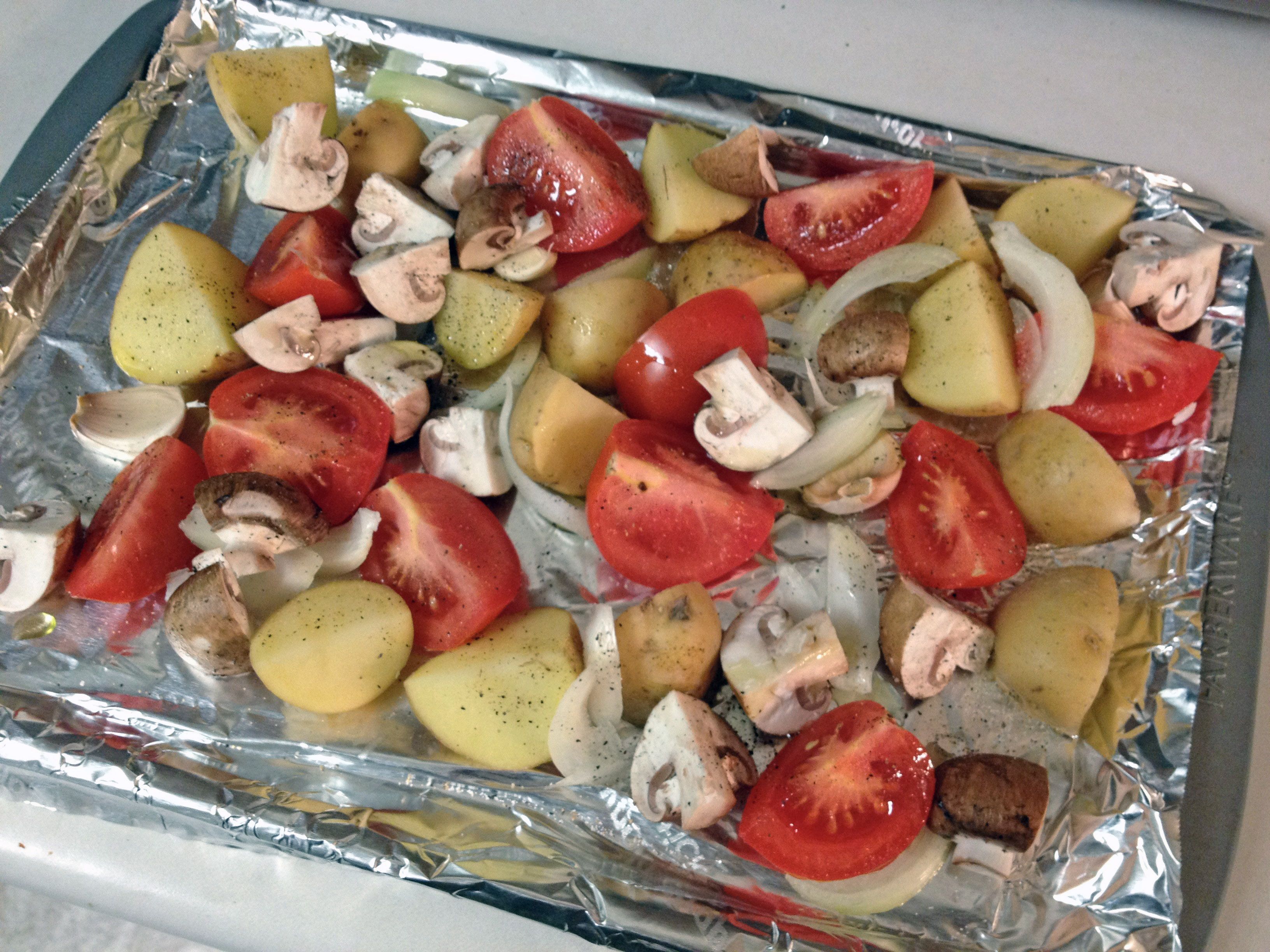 Arrange tomatoes, onion, potatoes, mushrooms and garlic cloves (still ... -   Sausage and Potatoes with Onions and Garlic