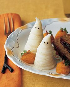 use a pastry bag to pipe mashed potatoes into ghosts and sweet potatoes into pumpkins for a #Halloween dinner