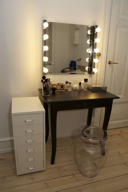 Cheap hollywood-style mirror made with stuff from IKEA