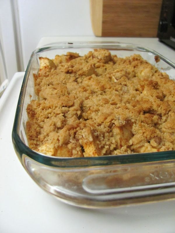 Easy Apple Crisp, im so making this today! Uses only 5 ingredients: Apples, flour, sugar, butter and cinnamon.
